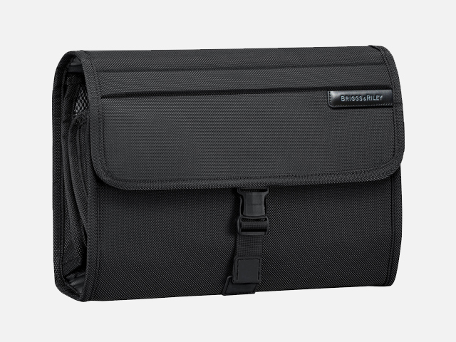 Briggs & Riley Baseline Deluxe Toiletry Kit.