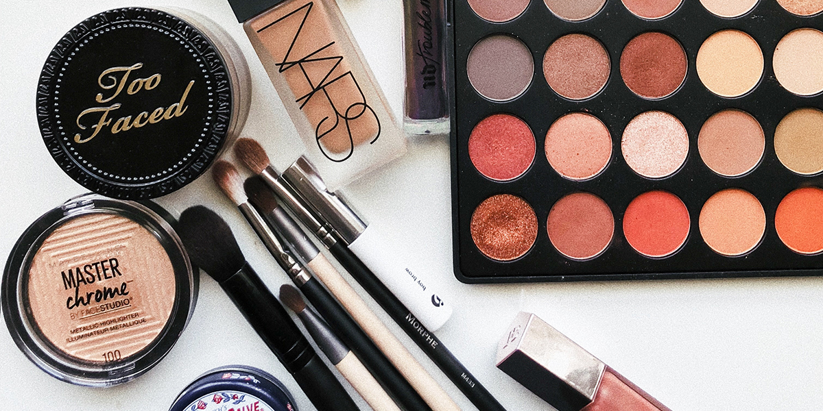 The Ultimate Makeup Bag Packing Guide