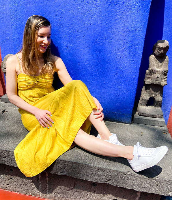 Anne wearing the M.Gemi Palestra Minimo Sneakers in Mexico City.