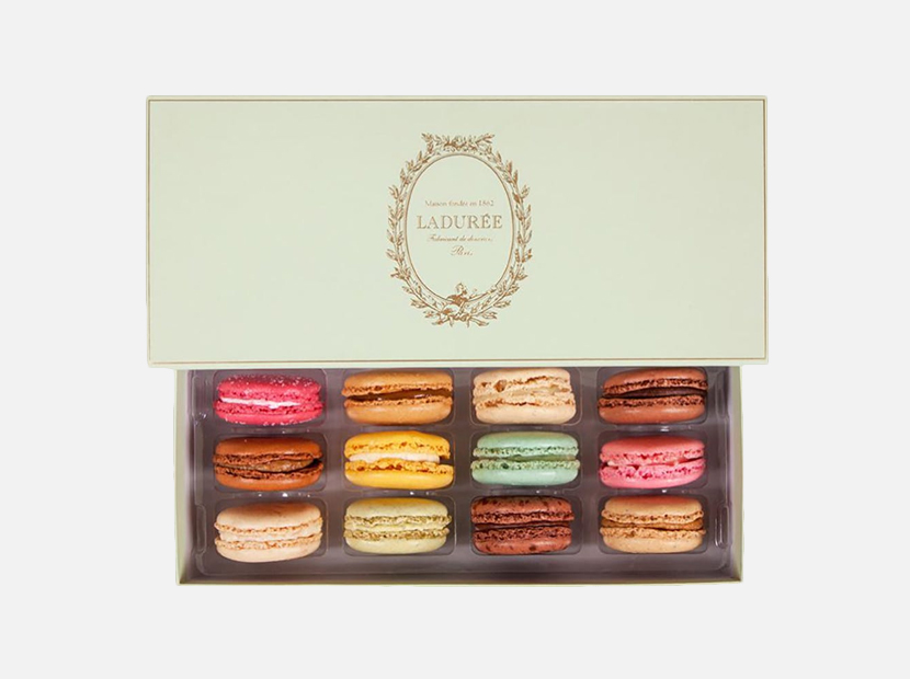 L'incontournable - Box of 12 Macarons.